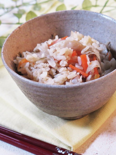 野菜たっぷり鶏ごぼうときのこ炊き込みご飯-レシピのメイン写真