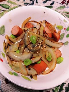 ウインナーと枝豆と玉ねぎの塩コショー炒め-レシピのメイン写真