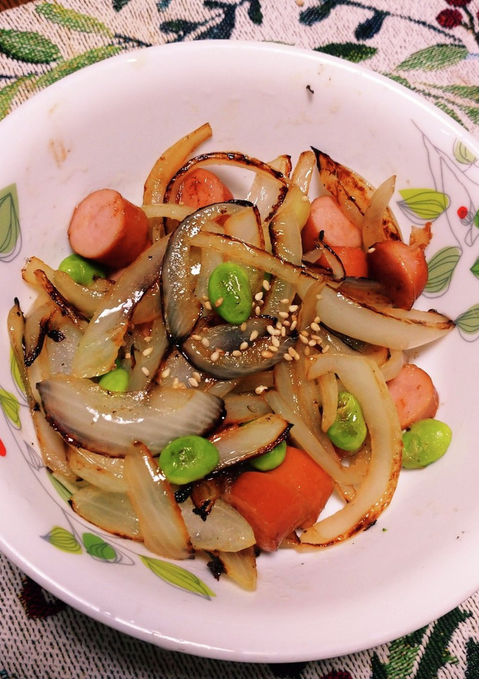 ウインナーと枝豆と玉ねぎの塩コショー炒め-レシピのメイン写真