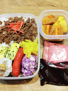 旦那弁当!そぼろ・紫芋クリチサラダ -レシピのメイン写真