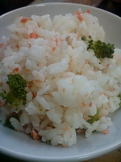 ブロッコリーと鮭の混ぜご飯-レシピのメイン写真