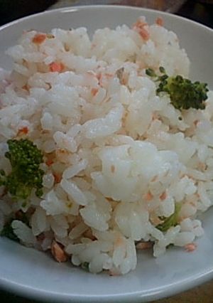 ブロッコリーと鮭の混ぜご飯-レシピのメイン写真