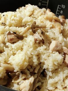 簡単!鶏肉としめじの炊き込みご飯!-レシピのメイン写真