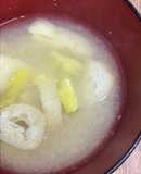 今朝の味噌汁/さつまいもと油揚げ