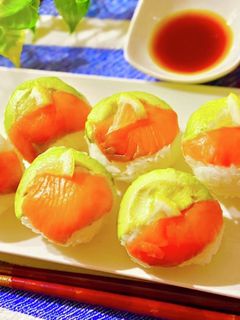 スモークサーモンとアボカドの☆手まり寿司-レシピのメイン写真