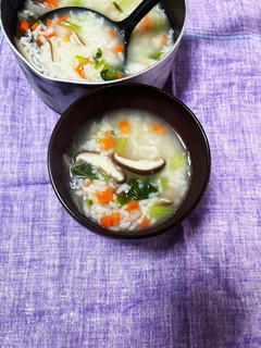 胃腸に優しい!温まる朝食、野菜のお粥-レシピのメイン写真
