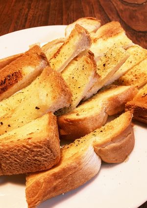簡単おつまみ食パンでガーリックトースト-レシピのメイン写真