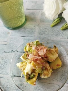 おつまみ☆アボカドとクリチのおかかあえ-レシピのメイン写真