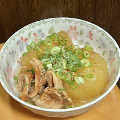 รูปของ 大根と豚バラ肉の味噌煮込み
