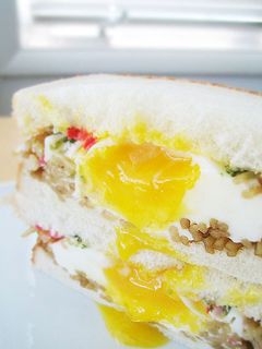 卵がとろ~り♪ 焼きそばサンドイッチ-レシピのメイン写真