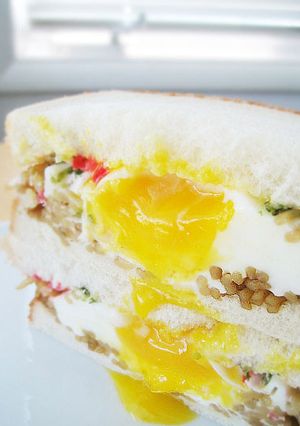 卵がとろ～り♪　焼きそばサンドイッチ-レシピのメイン写真