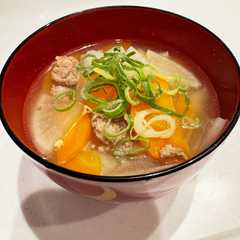 รูปของ 根菜で温まる☆肉入り根菜汁