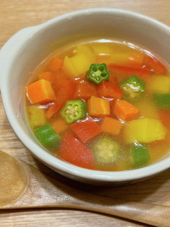 彩り野菜のコンソメスープ-レシピのメイン写真