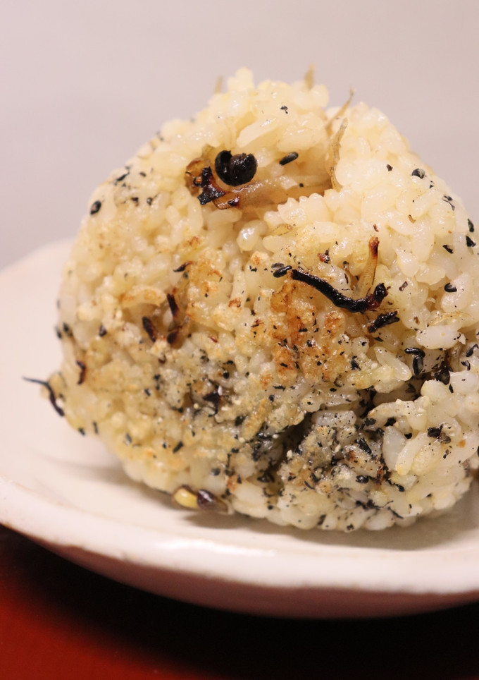 朝昼夕♪ちりめん山椒ゴマの焼きおにぎり-レシピのメイン写真