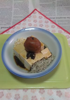 芽かぶとろろ+梅干し載せ冷奴のタパス-レシピのメイン写真
