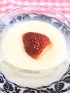ミルクゼリーいちご添え-レシピのメイン写真