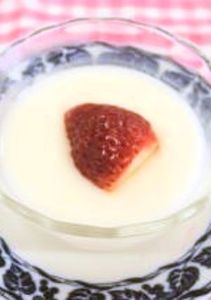 ミルクゼリーいちご添え-レシピのメイン写真