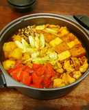 お肉に野菜にきのこたっぷり！和風カレー鍋