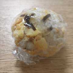 チーズがとろり♡卵チーズごま昆布おにぎり-レシピのメイン写真