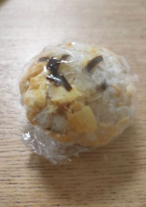 チーズがとろり♡卵チーズごま昆布おにぎり-レシピのメイン写真