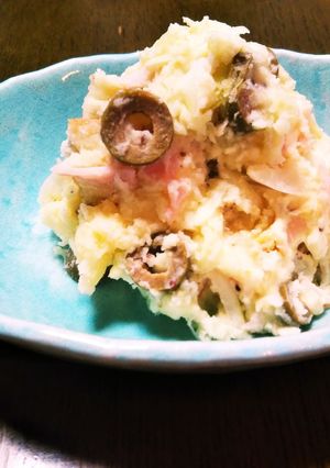 オリーブの塩漬けとハムのポテトサラダ-レシピのメイン写真