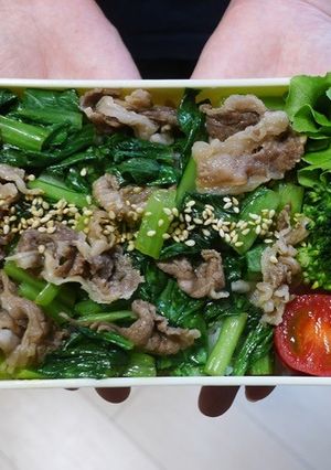 電子レンジとで簡単★小松菜と牛肉の丼弁当-レシピのメイン写真