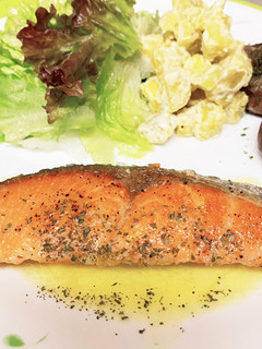 塩鮭のムニエル♫レモンバターソースがけ-レシピのメイン写真