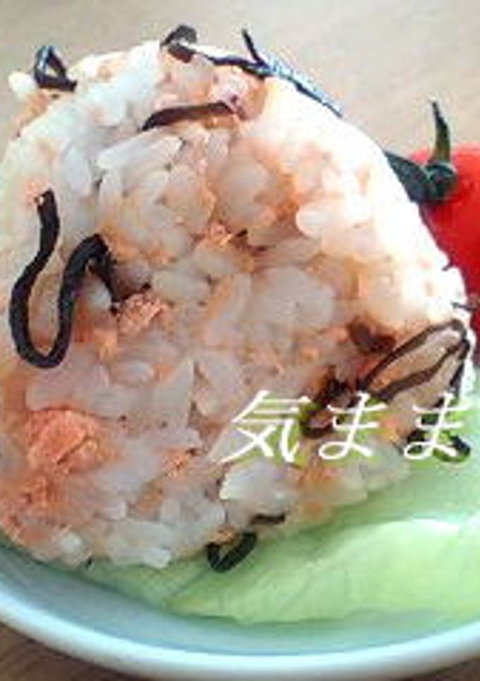 鮭フレークと塩昆布の簡単おにぎり♪-レシピのメイン写真