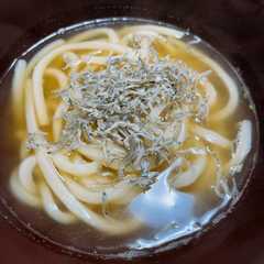 รูปของ 超簡単！じゃこ乗せチーズ煮込みうどん