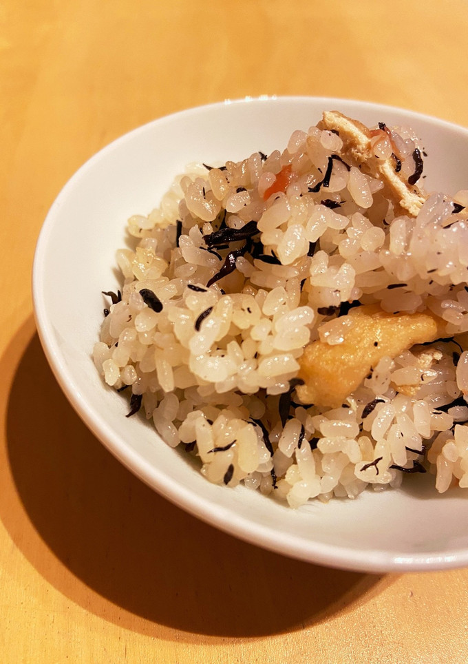 梅とひじきとお揚げさんの炊き込みご飯-レシピのメイン写真