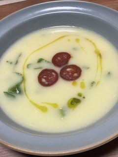 じゃがいもとケールとサラミのスープ-レシピのメイン写真