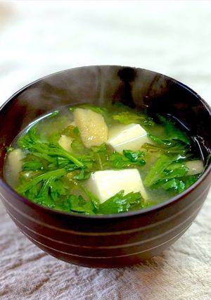 鍋だけじゃ勿体無い！春菊と豆腐のお味噌汁-レシピのメイン写真
