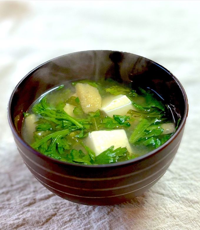 鍋だけじゃ勿体無い!春菊と豆腐のお味噌汁-レシピのメイン写真