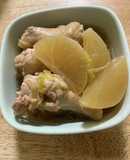 鶏肉手羽元と大根白ネギの煮物