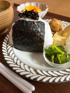 からしマヨ昆布とたまごの大きなおにぎり-レシピのメイン写真
