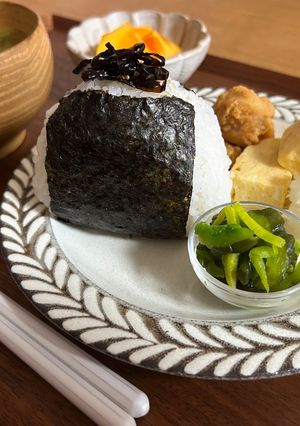 からしマヨ昆布とたまごの大きなおにぎり-レシピのメイン写真