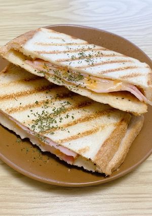 ハムとチーズのホットサンド-レシピのメイン写真
