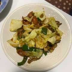 รูปของ 野菜とウインナーのカレー炒め