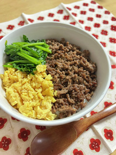 【一品料理】牛ひき肉の甘辛三色丼-レシピのメイン写真
