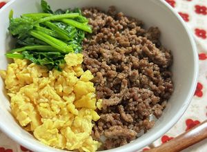 【一品料理】牛ひき肉の甘辛三色丼-レシピのメイン写真