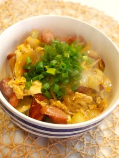 親子丼風で美味しい!ウィンナー丼-レシピのメイン写真