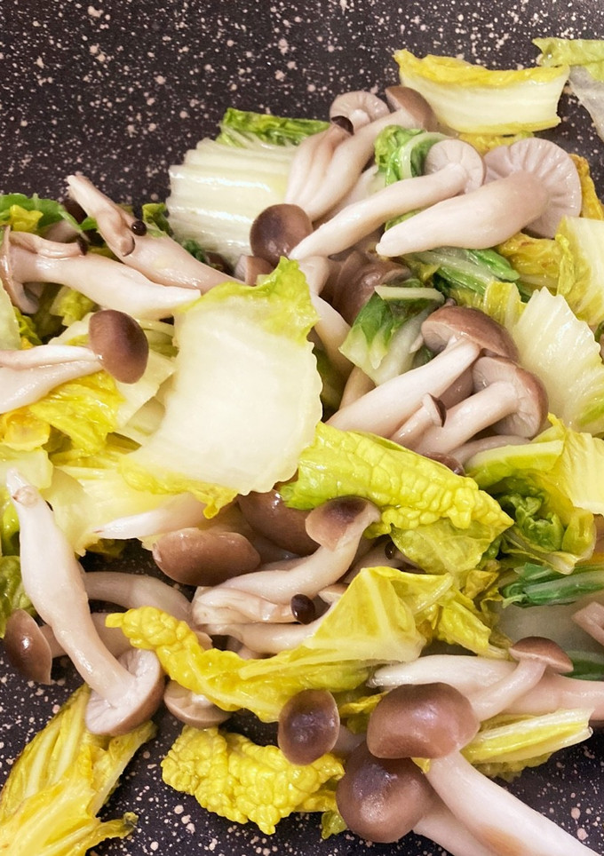 野菜を食べよう♪白菜としめじの炒もの-レシピのメイン写真