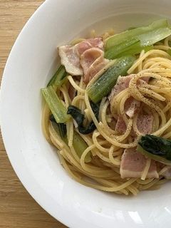 小松菜とベーコンのワンフライパンパスタ-レシピのメイン写真