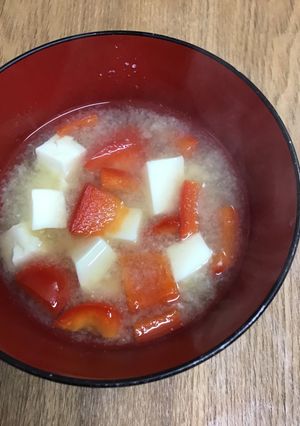 ゆうげの味噌汁/パプリカと豆腐-レシピのメイン写真