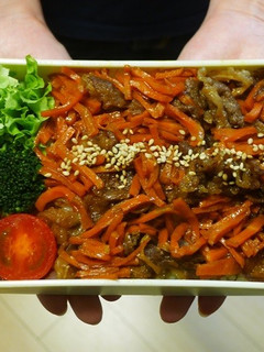 レンジdeにんじんと牛肉の甘醤油丼弁当-レシピのメイン写真