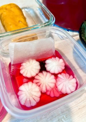 ゆかりで紫に！大根の飾り切り-レシピのメイン写真