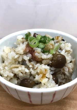 とろろ昆布としめじと梅の炊き込みご飯-レシピのメイン写真