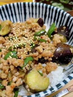 なすと豚ミンチのピリ辛スタミナ丼 by ✞✟✞おこめ