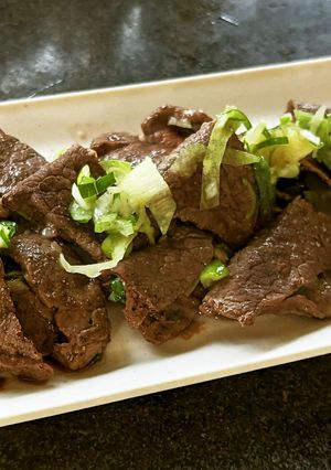 手軽に作れる!牛モモ肉の長ネギ旨タレ焼き-レシピのメイン写真