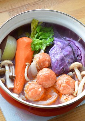 ハリッサ入り肉団子と紫キャベツと根菜の鍋-レシピのメイン写真